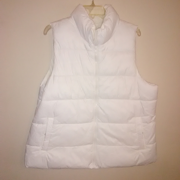 Old Navy Jackets & Blazers - Old Navy sleeveless  white vest size extra large